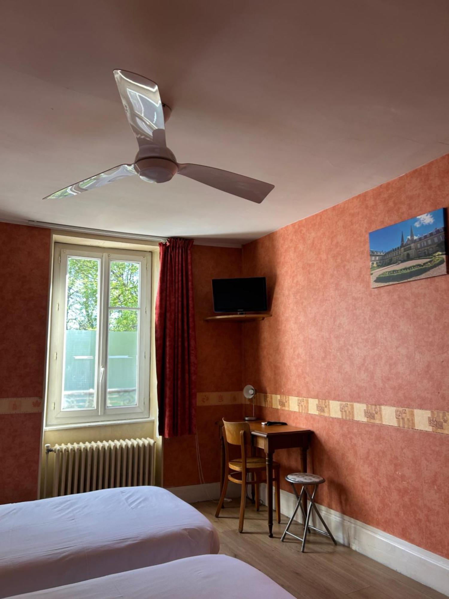 Hotel Des Ducs Nevers Bagian luar foto