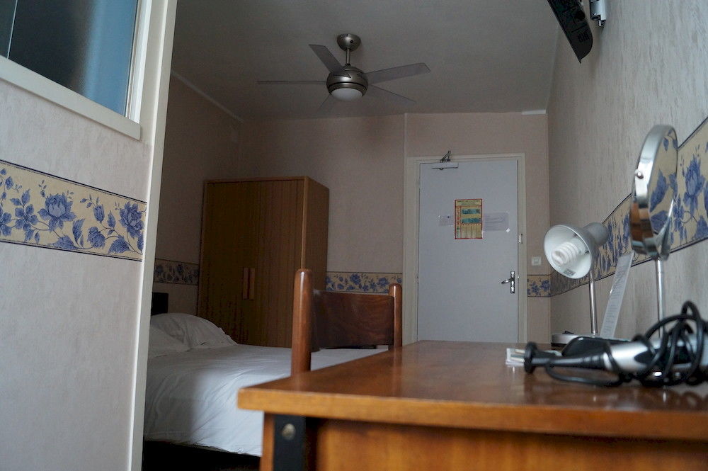 Hotel Des Ducs Nevers Bagian luar foto